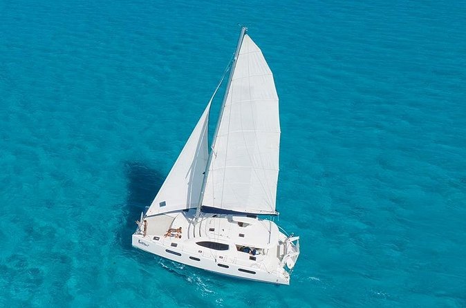 Luxury sailboat in Isla Mujeres - Water Activities: Snorkel Gear and Paddleboards