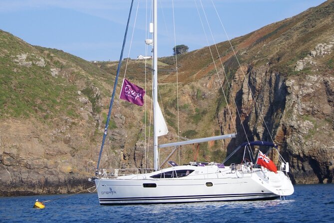 Luxury Sailing Experience Day with Champagne and Lunch or Dinner - Cruise Routes and Sights Around the Isle of Wight