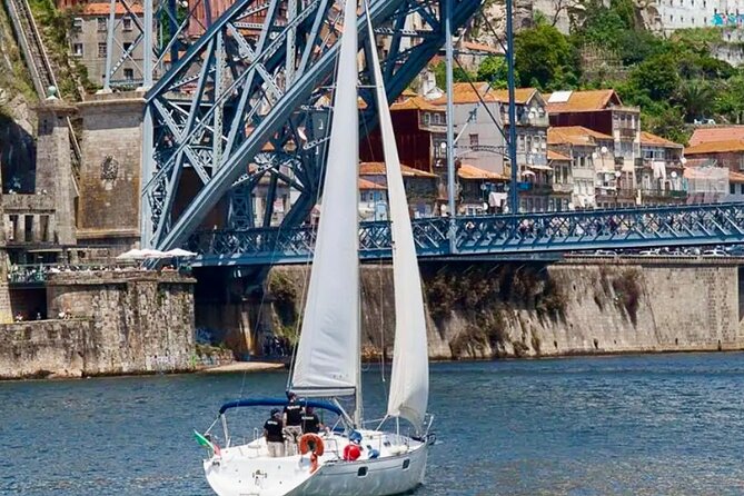 Luxury sailing experience on the Douro - Panoramic Views of Porto’s Cathedral and Ribeira District