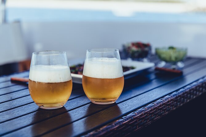 Luxury Sailing Whale Watch and The Arch (Dec 15 - Apr 15) - Scenic Stops: The Arch and Lovers Beach