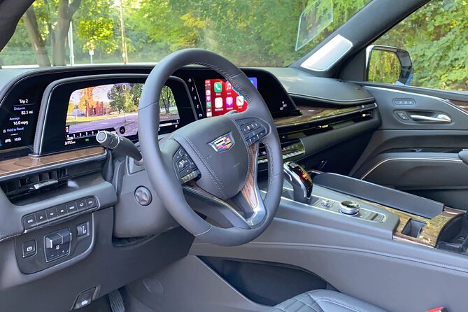 Luxury SUV O'Hare/Midway Airport (Meet & Greet) -> Chicago OneWay - Booking Process and What to Provide