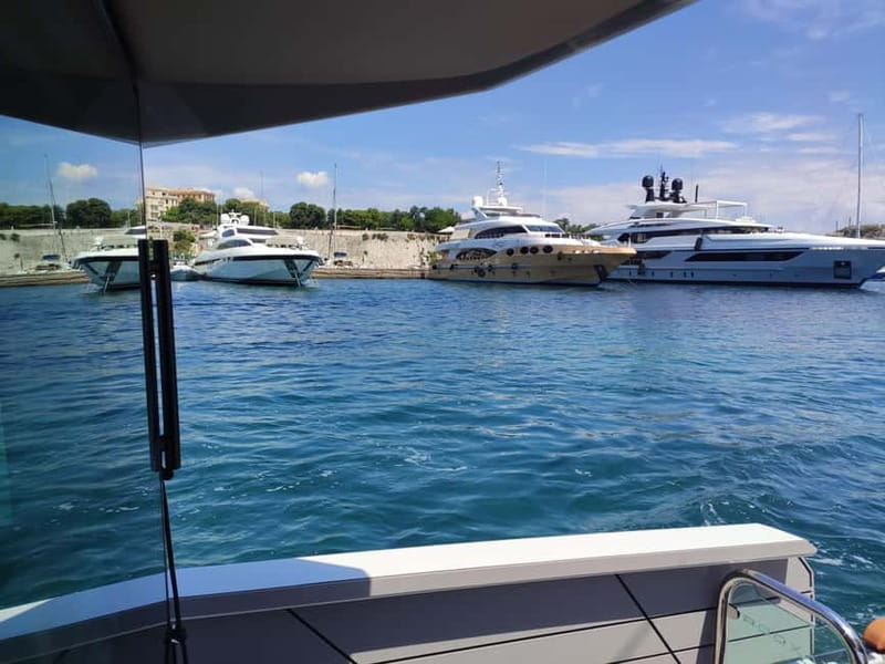 Luxury Yacht Experience Semi-Private North East - Key Points