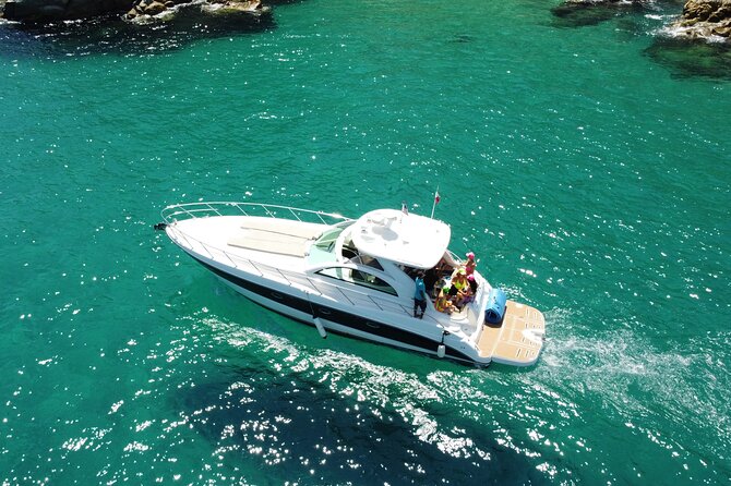 Luxury yacht for private tour EN Cabo San Lucas - Key Points