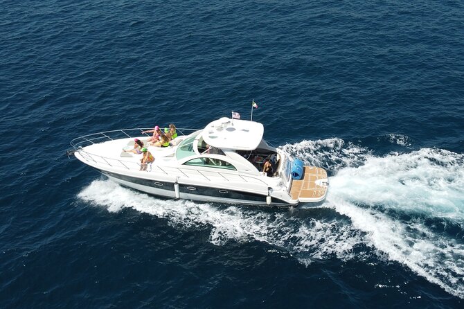 Luxury yacht for private tour EN Cabo San Lucas - The Luxurious Features of the Yacht
