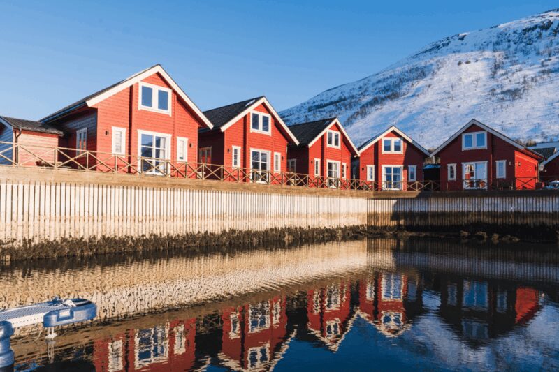 Lyngen: Snowmobile Safari with Lunch in seaside Restaurant - What Sets This Tour Apart from Other Arctic Experiences