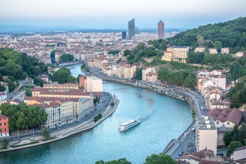 Lyon 2.5-Hour Lunch Cruise - The Quality and Service of the Crew