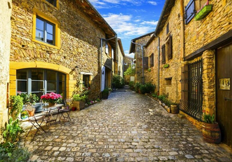 Lyon: Beaujolais Wine Tour with Tastings and Castle Visits - From Lyon to the Golden Stones of Oingt