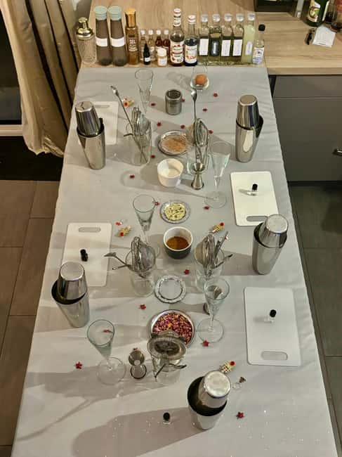 Lyon: Cocktail workshop in your home - The Experience of Creating Signature Cocktails