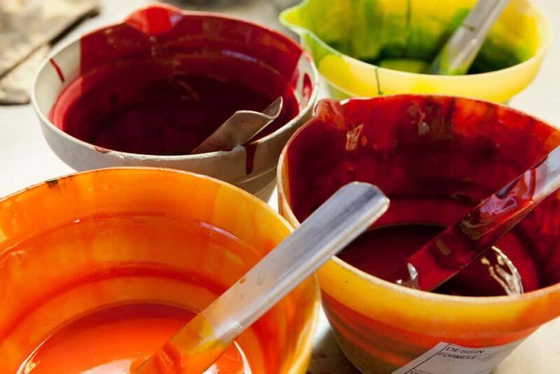 Lyon: Create your own traditional Lyonnais silk square - The Art of Silk Painting with Anna as Your Guide