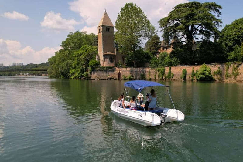 Lyon: from Confluence to Barbe Island by free license boat - Key Points