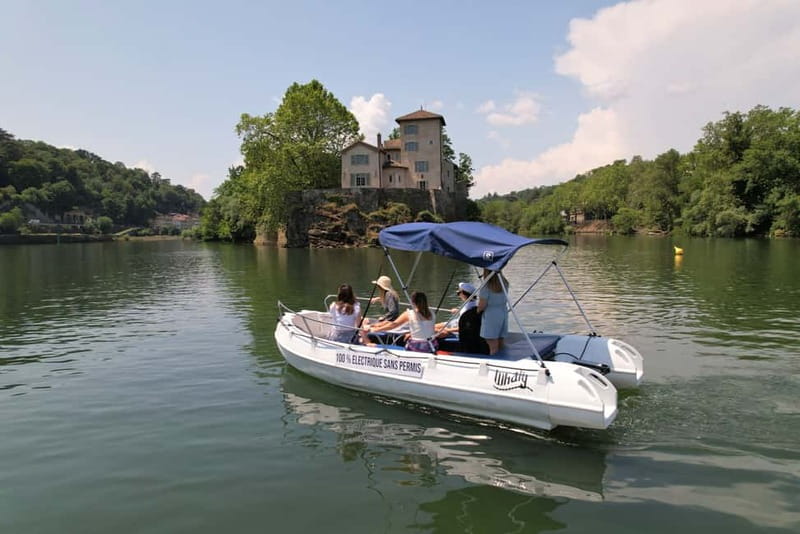 Lyon: from Confluence to Barbe Island by free license boat - Practical Details: Meeting Point and Group Size