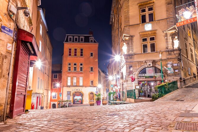 Lyon Ghost Hunt: Follow the Shadows Exploration Game - Key Points