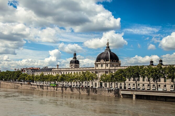 Lyon Interactive City Tour - Admiring the Hôtel-Dieu de Lyon