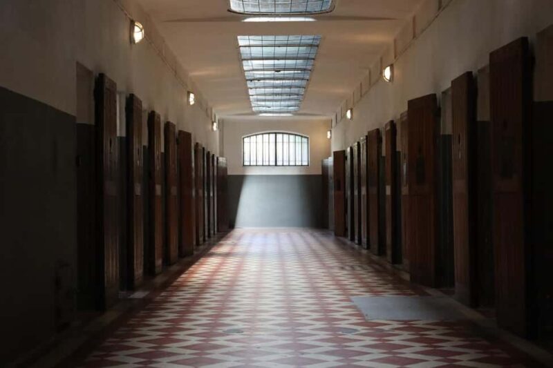 Lyon: Jewish Heritage Guided Walking Tour - WWII Resistance and the Role of Place des Terreaux