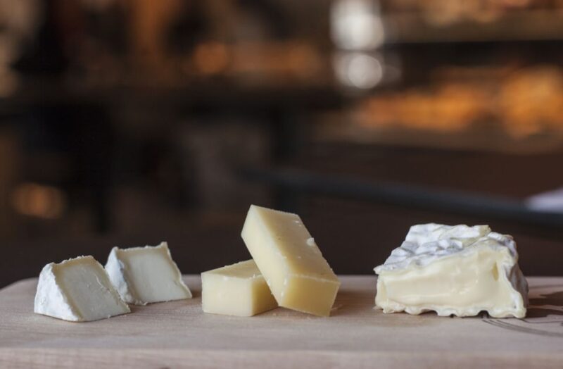 Lyon: Old Town Food Tour with 6 French Food Tastings & Wine - Crossing into Presqu’île: Monuments and Lively Squares