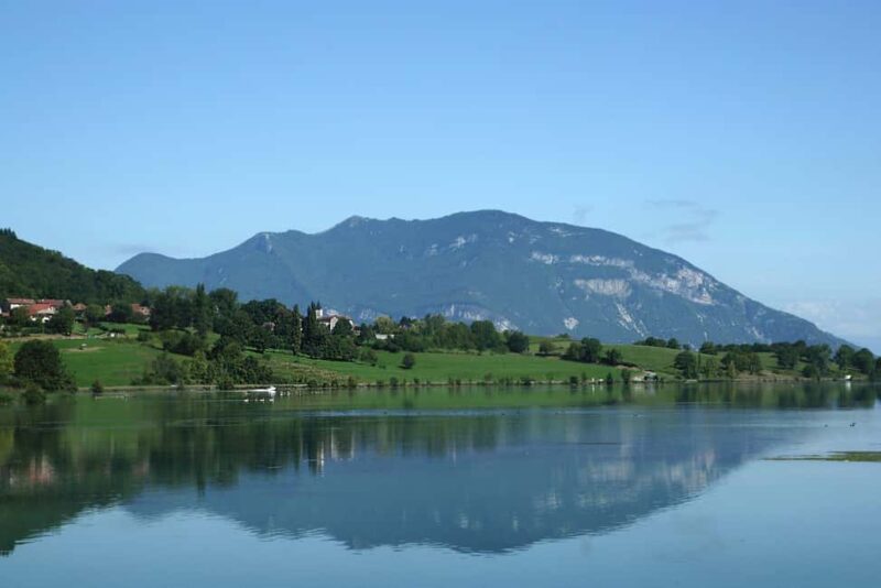 Lyon: Pérouges & Bugey Wine Tour with Tastings - Lunch Options: Gourmet or Casual