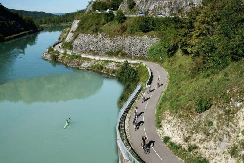 Lyon: Pérouges & Bugey Wine Tour with Tastings - The Role of the Tour Guide