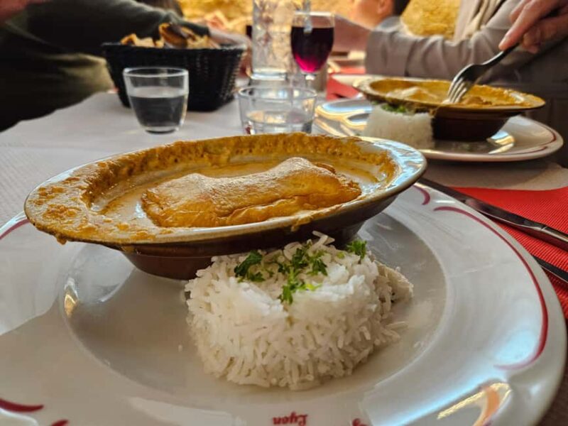 Lyon: Presquîle & Old Town Food Tour - Full Lunch Tastings - Walking Through UNESCO-Listed Old Town (Vieux Lyon)