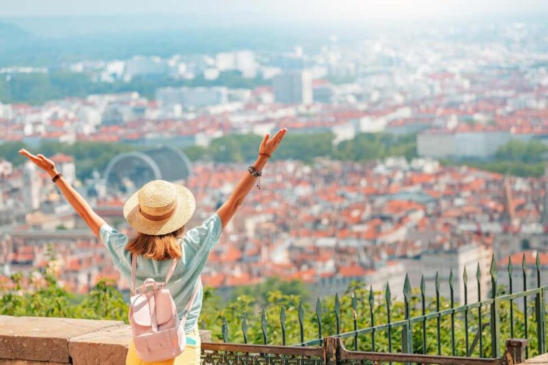 Lyon: Private Photoshoot with a Professional Photographer - Key Points