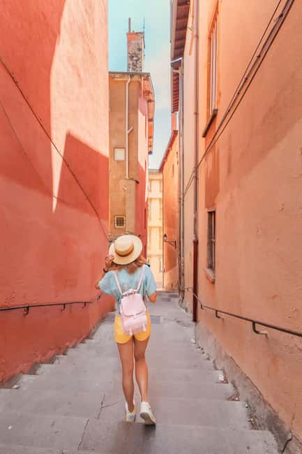 Lyon: Private Photoshoot with a Professional Photographer - Discovering Hidden Alleys and Traboules