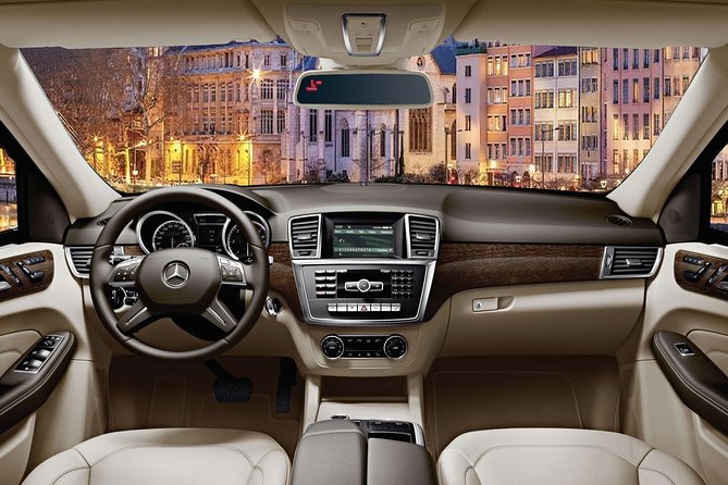 Lyon Private Transfer from Lyon city centre to Lyon (LYS) Airport - Fleet Options: Premium Cars, Minivans, and Minibuses