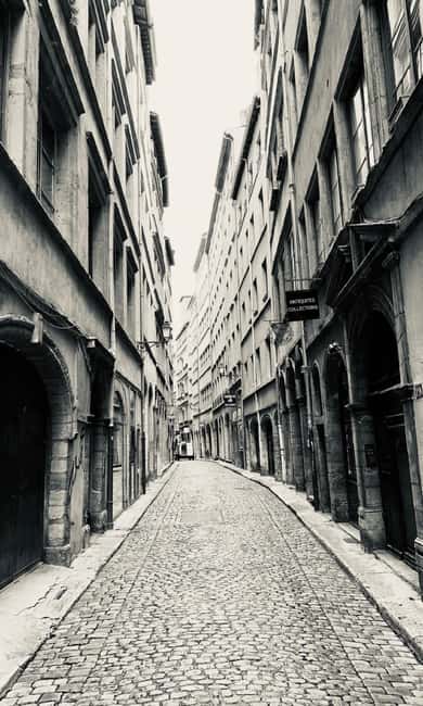 Lyon: Private Walking Tour of "Traboules" in the Old Town - Discover Lyon’s Hidden Passageways in Vieux Lyon