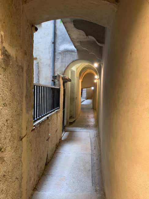Lyon: Private Walking Tour of "Traboules" in the Old Town - Accessing the Hidden Traboules