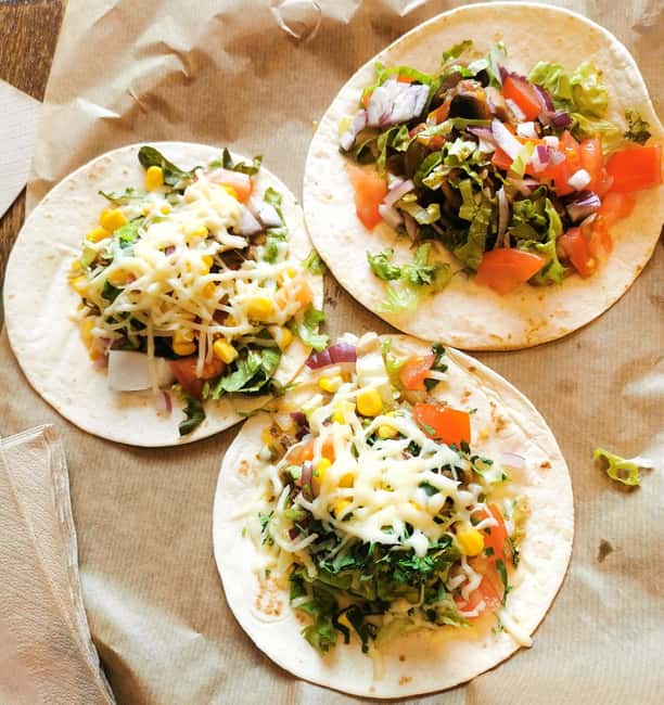 Lyon: Street Food Tour - The Guides Expertise and Storytelling Style