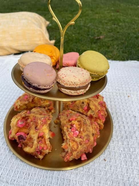 Lyon: Tête d'Or Park Gourmet Picnic Basket - Experience a Gourmet Picnic at Tête dOr Park for €82