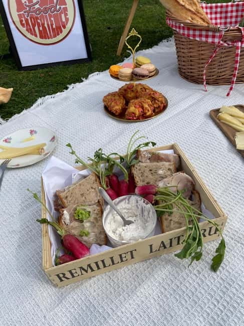 Lyon: Tête d'Or Park Gourmet Picnic Basket - Flexibility in Duration and Timing