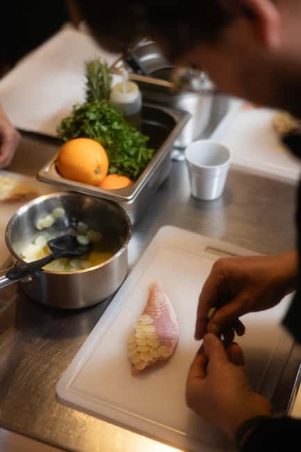 Lyon: Unique and friendly cooking class in the center with tasting - The Learning Atmosphere and Pacing
