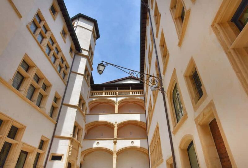 Lyon: Vieux-Lyon and Hidden Renaissance Walking Tour - Key Points