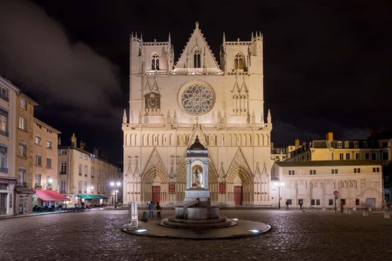 Lyon: Vieux-Lyon and Hidden Renaissance Walking Tour - The Tour’s Starting Point at Place Saint-Jean