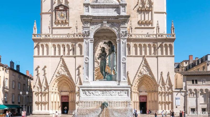 Lyon: Vieux-Lyon and Hidden Renaissance Walking Tour - Exploring the Chapelle Saint-Paul and Merchant Guilds