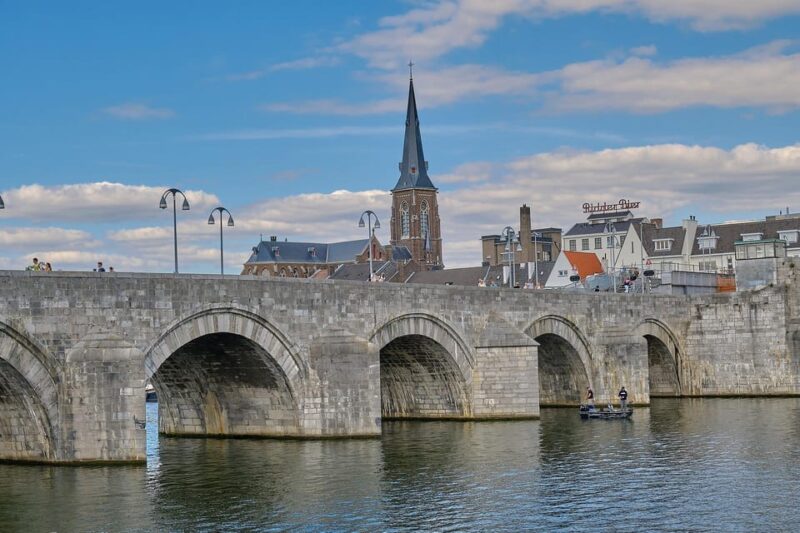 Maastricht: Day trip from Amsterdam with 3 country point - The Tour Itinerary and Stops in Detail