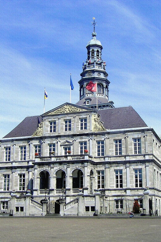 Maastricht: Day trip from Amsterdam with 3 country point - Transportation and Group Experience