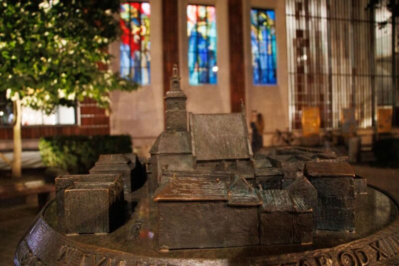 Macabre Krakow Walking Tour in English - The Starting Point: Between the Barbican and St. Florians Gate