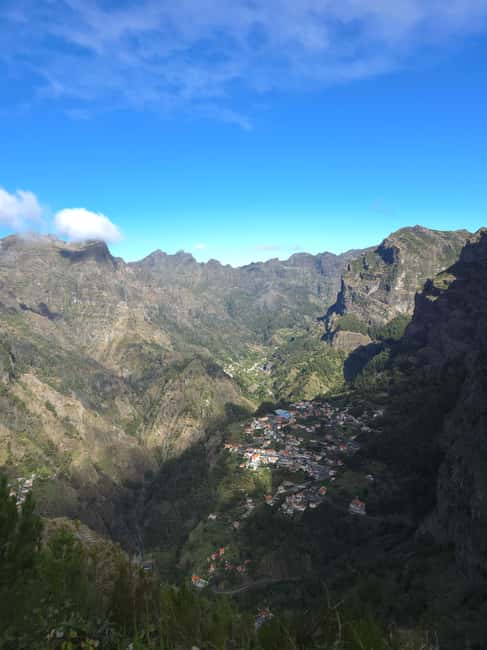 Madeira: Curral das Freiras & Câmara de Lobos Tour - Discovering Câmara de Lobos: Madeira’s Historic Harbor