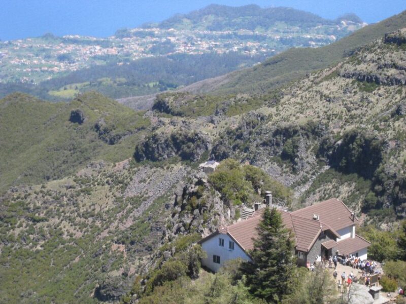 Madeira: Full-Day Pico Ruivo / Achada do Teixeira Walk - Climbing to the Summit at Pico Ruivo