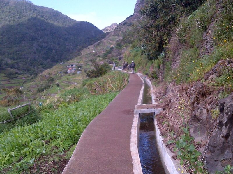 Madeira: Maroços Landscapes 2.5-Hour Guided Walk - Observing Daily Life in Madeira