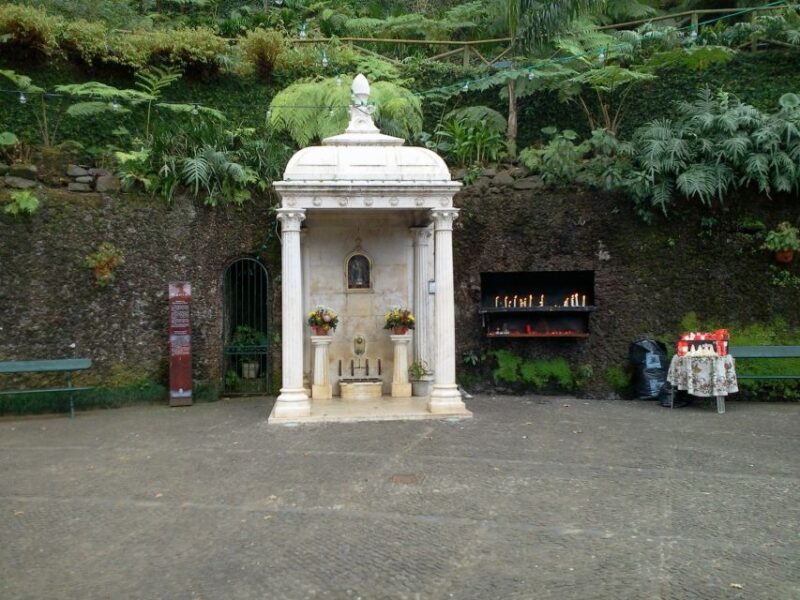 Madeira: Monte Sightseeing Tour & Toboggan Sled Ride - Key Points