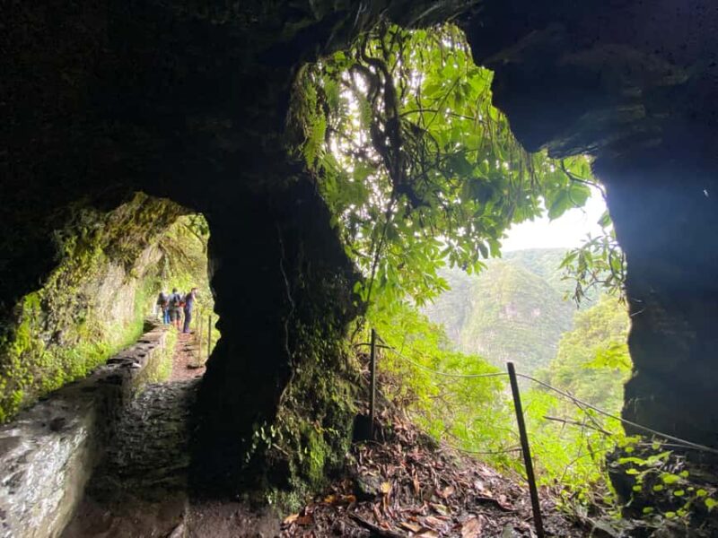 Madeira: PR 9 - Levada do Caldeirão Verde Hike Transfer - Exploring the Tunnels and the Caldeirão Verde Lake