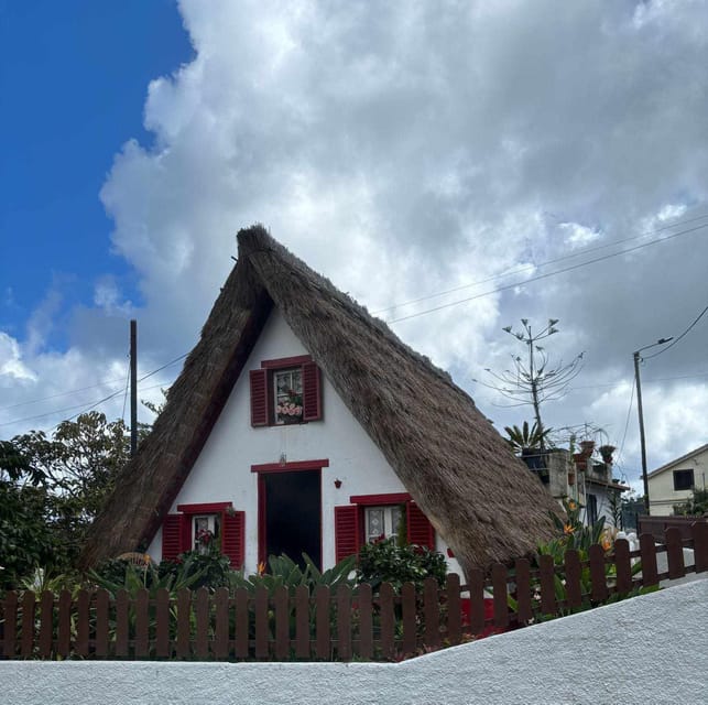 Madeira: Santana; Discover the enchanting East: Duration 7,5h - The Charm of Santana’s Traditional Triangular Houses