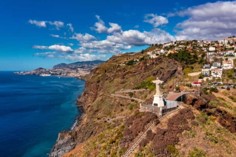 Madeira: Sightseeing Tour - Visiting Santana’s Colorful Colmo Houses