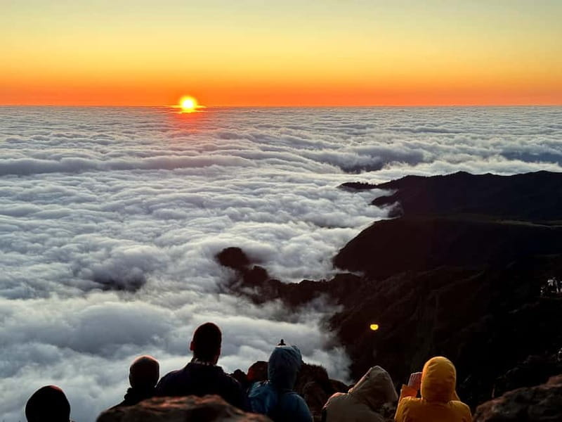 Madeira: Sunrise at Pico do Arieiro with short hike on PR1 - Watching the Sunrise Above the Clouds