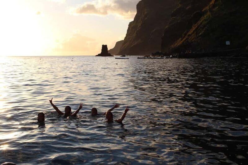 Madeira: Sunset Dinner Cruise - Key Points