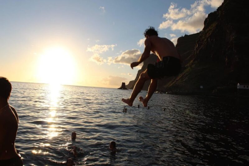 Madeira: Sunset Dinner Cruise - Relaxing with Drinks and Taking Photos on Deck