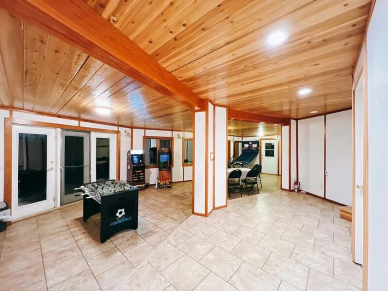 Madeline Lake: Aurora Lodge and Aurora Chasing Tour - Transportation and Hotel Pickup Logistics