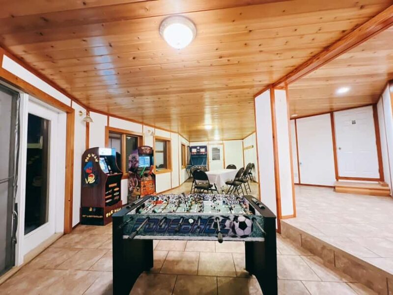 Madeline Lake: Aurora Lodge and Aurora Chasing Tour - Reviews and Guide Excellence