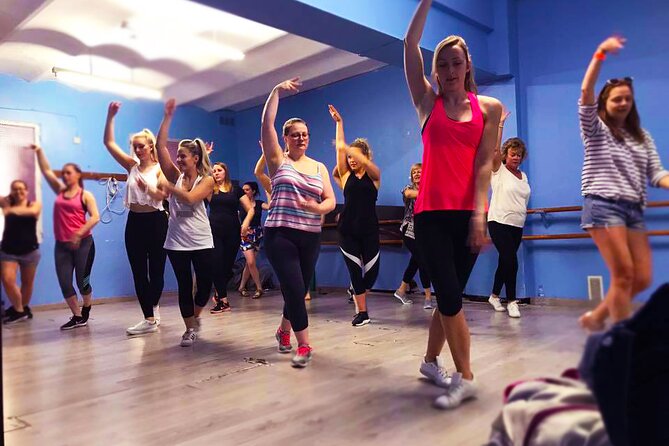 Madrid: 1-Hour Flamenco Class Experience - Upgrading Your Experience: Cocktails and Flamenco Attire